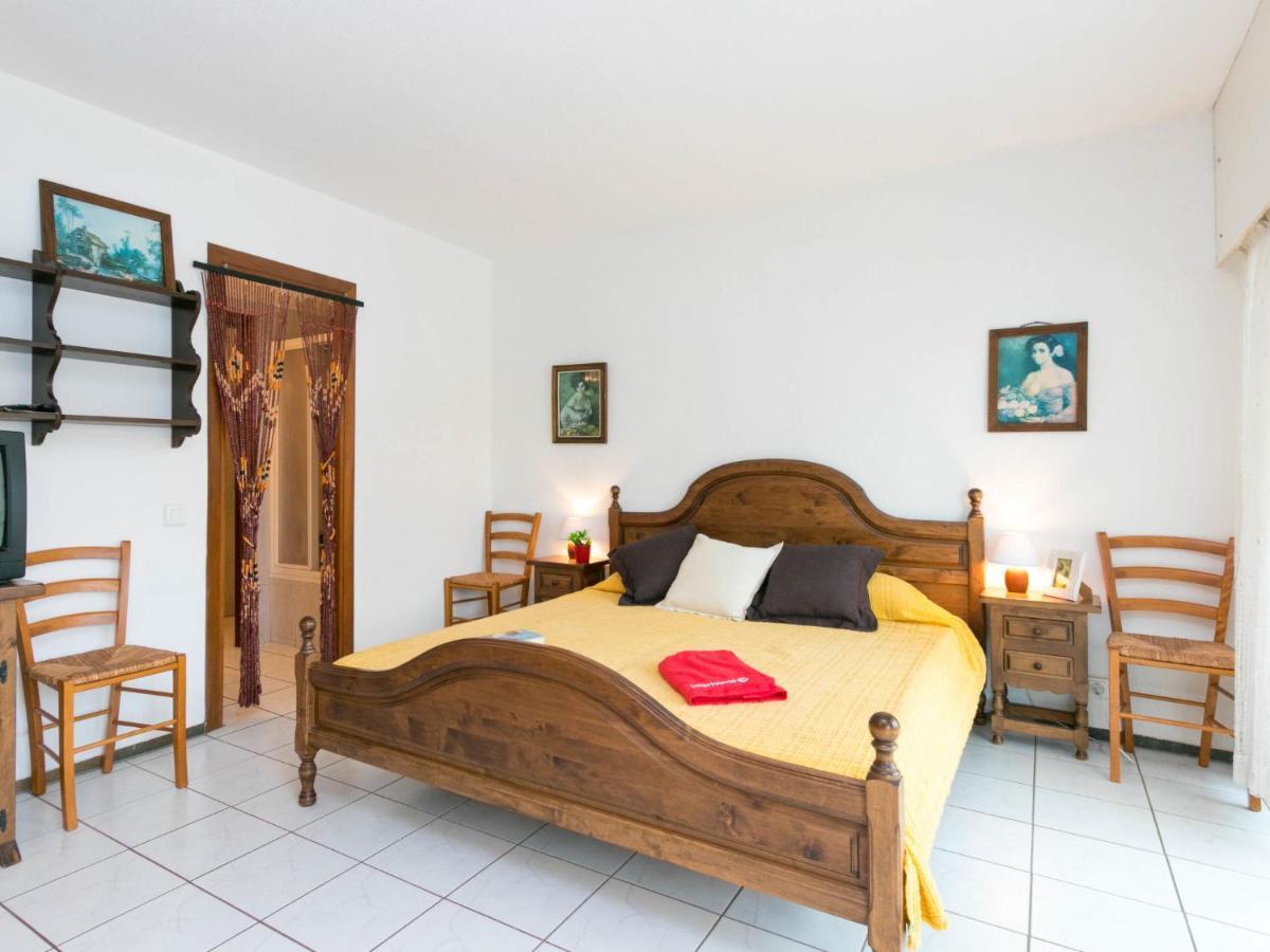 Center-11 By Interhome